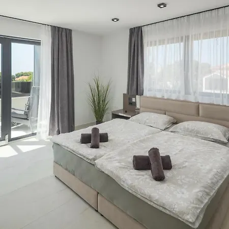 Cozy In Tar With Wifi *